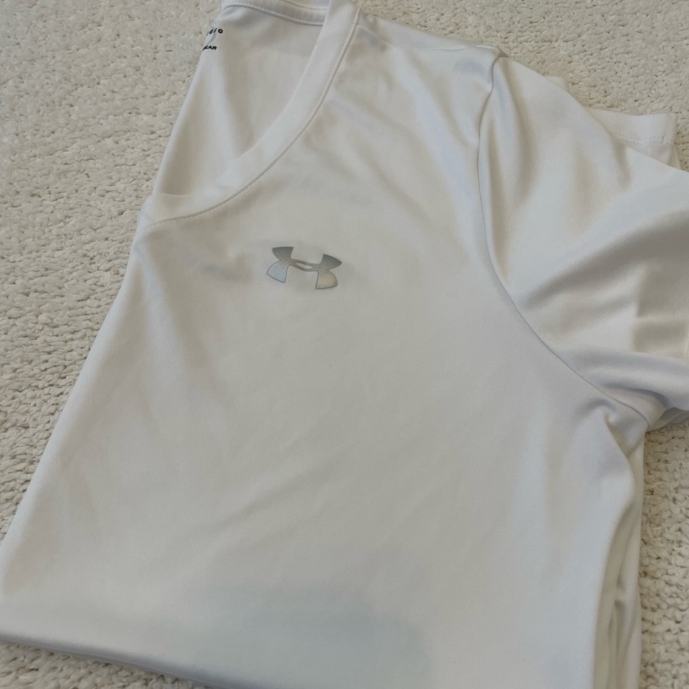White workout top from under armour